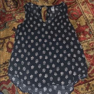 Black tank with tan flower 🌸 very cute